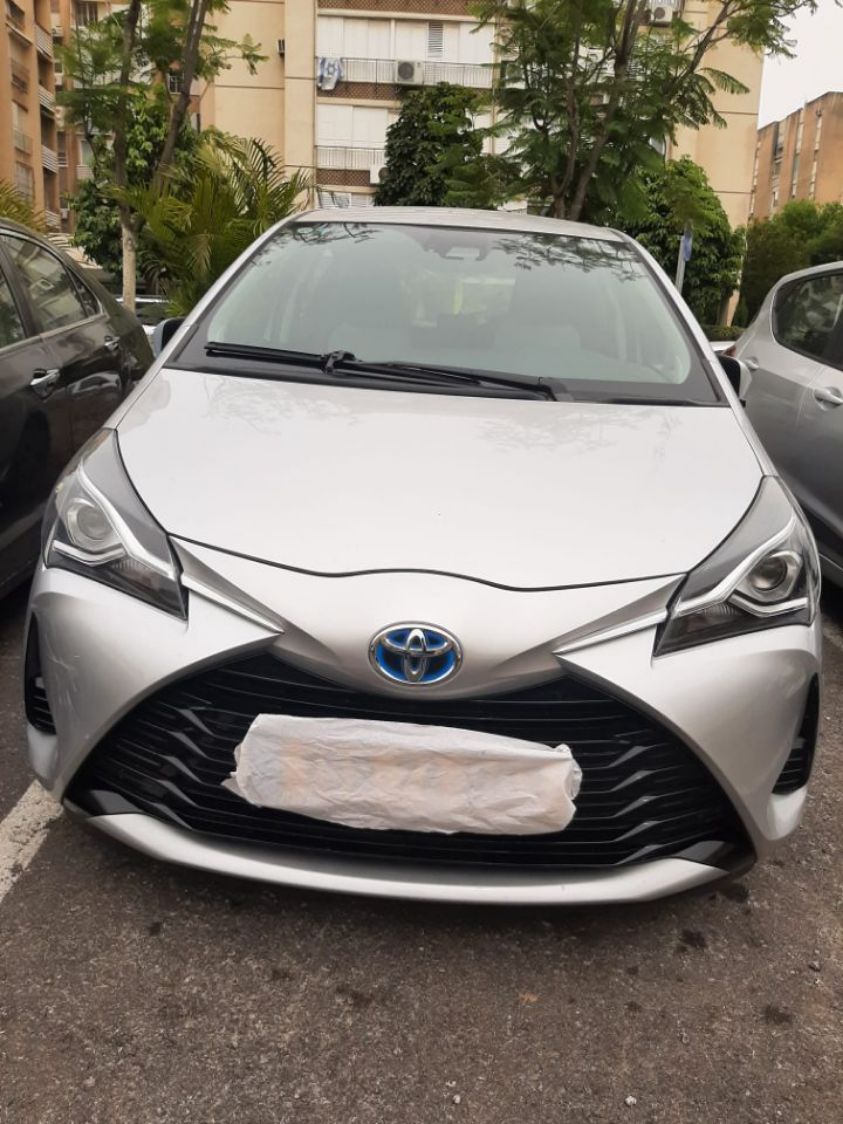 טויוטה יאריס הייבריד