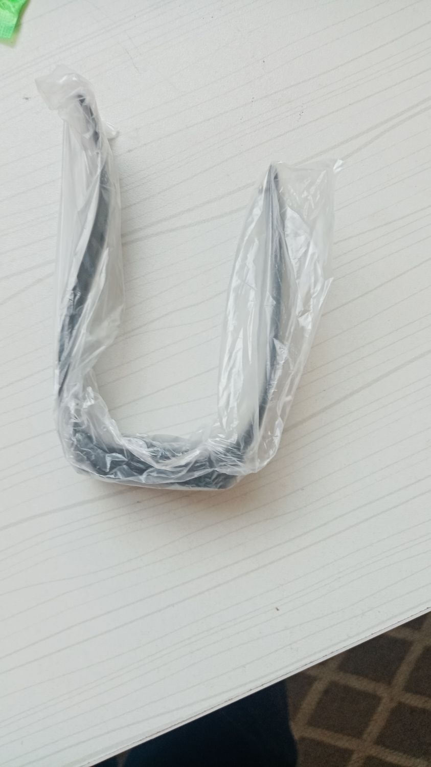 שעון דיגיטלי יפה נחמד ונוח על היד חדש לא השתמשו בו מוכר עקב חוסר שימוש יש גם בצבע לבן