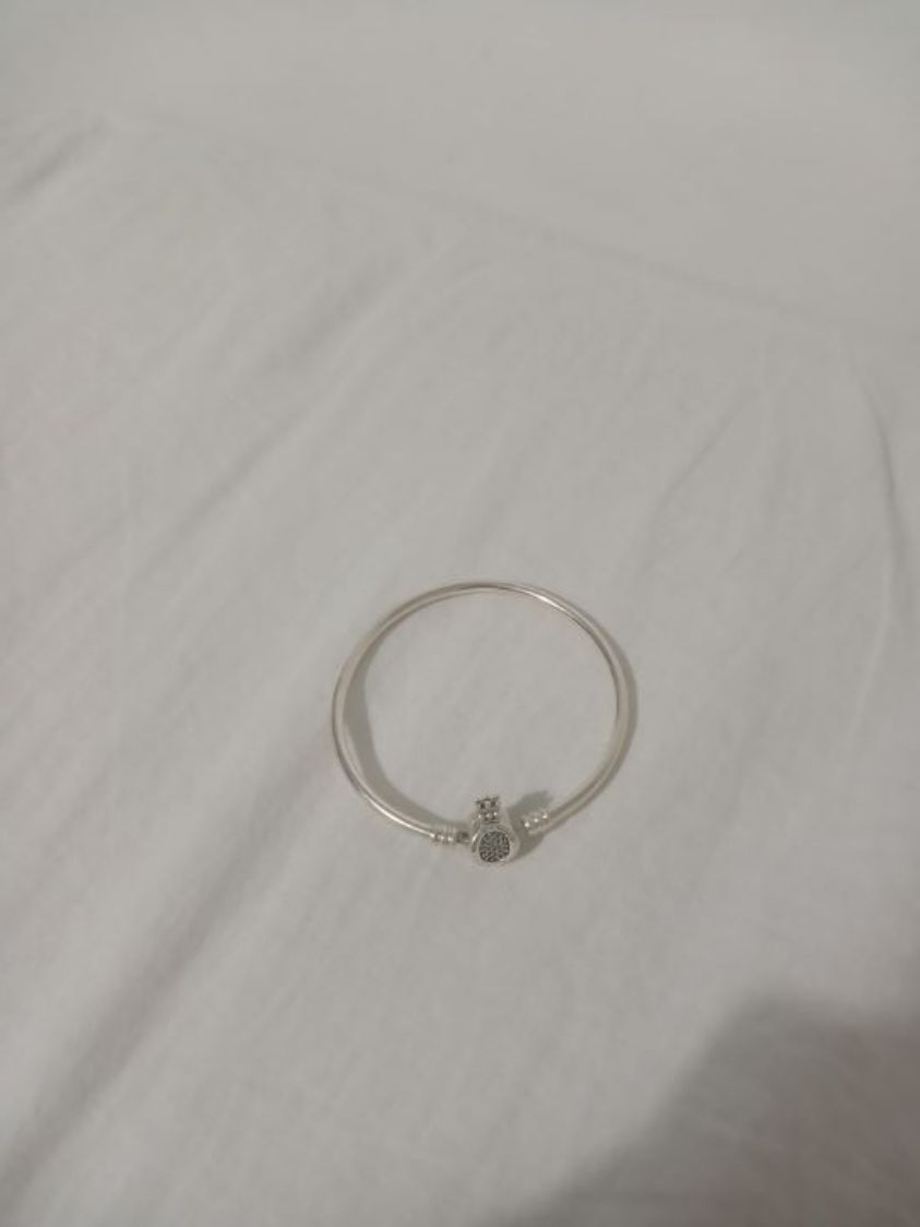 צמיד פנדורה pandora קשיח מכסף טהור 925 silver במצב מעולה היה בשימוש פעמים בודדות