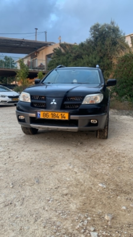מיצובישי אאוטלאנדר 2400 סמ׳ק 160 כ׳ס דגם מפואר ג׳פון 4/4 שמור ומטופל וו גרירה חדש