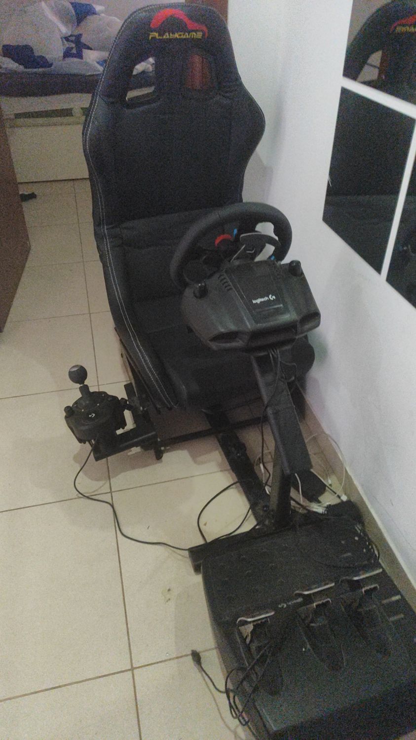 מתקן נהגה עם סט למשחקי מירוץ מכניות לpls4