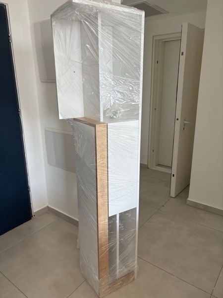 מזנון צף צבע לבן עם צבע עץ , נקנה ב600