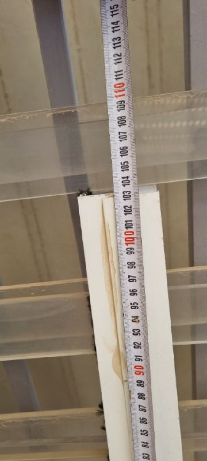 4 סורגים שקופים יש כמה מידות באחד מהסורגים יש שלב שבור מצב טוב פורק מדירה בת 5 שנים בערך…