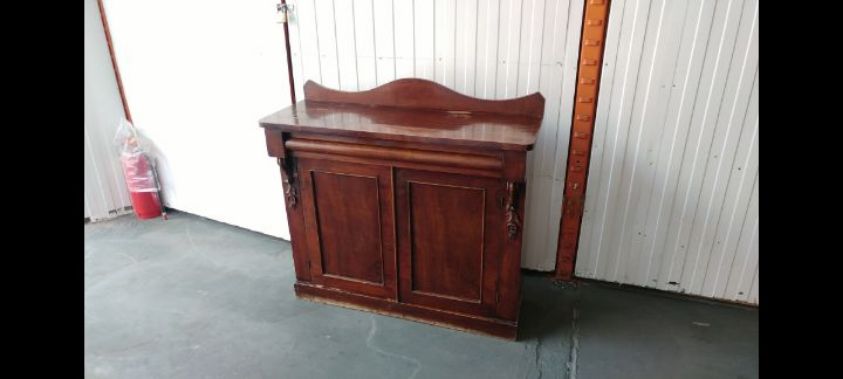 tv table — מזנון