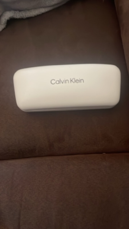 משקפי שמש חדשות לגמרי של calvin klein