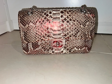 תיק Chanel , איכותי ביותר כמו חדש , מהממם , הכי אופנטי שיש