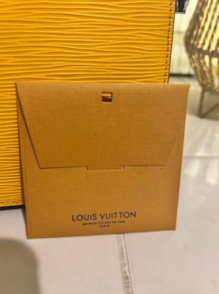 תיק Louis Vuitton, מקורי עם תעודות
