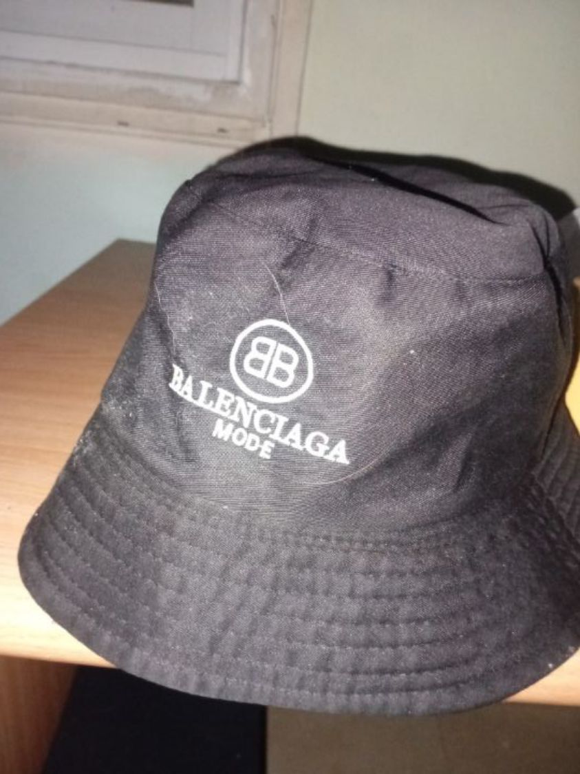 כובע balenciaga