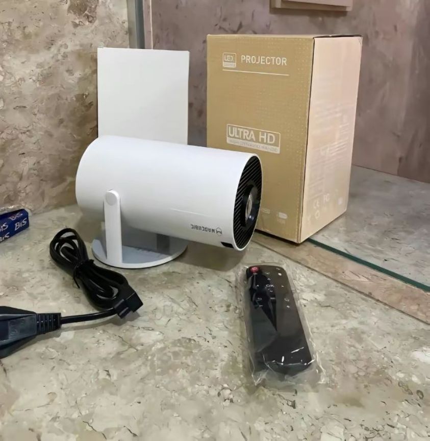 המקרן מגיע עם חבור USB וחיבור למחשב, האיכות מצויינת ואיכותית והמקרן מאוד נוח לטיולים