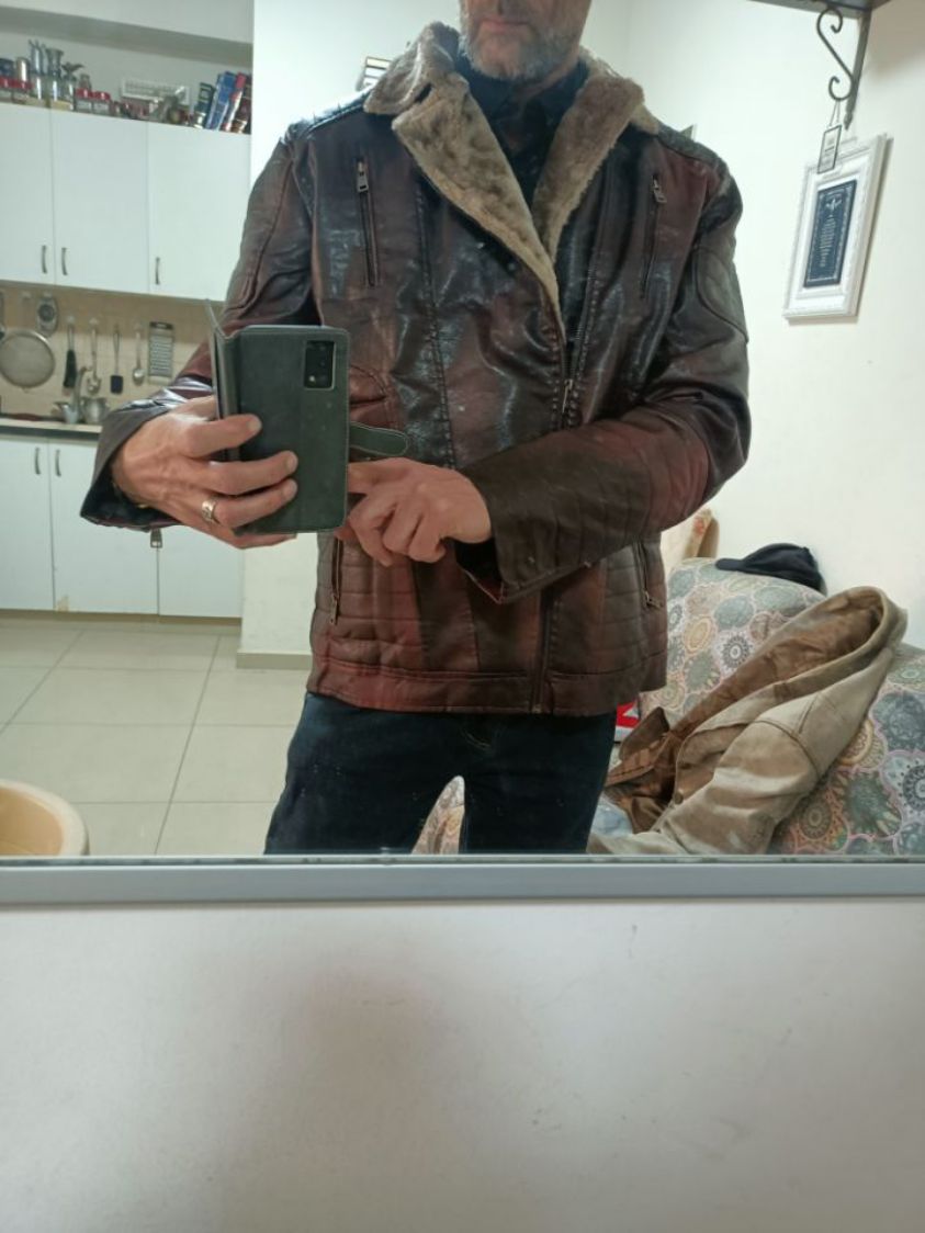 מעיל לגבר דמוי עור חום, מידה חמש אקסטרה לארג', חדש, יפייפה, טוב לגבר בגובה מטר תשעים ובמש…