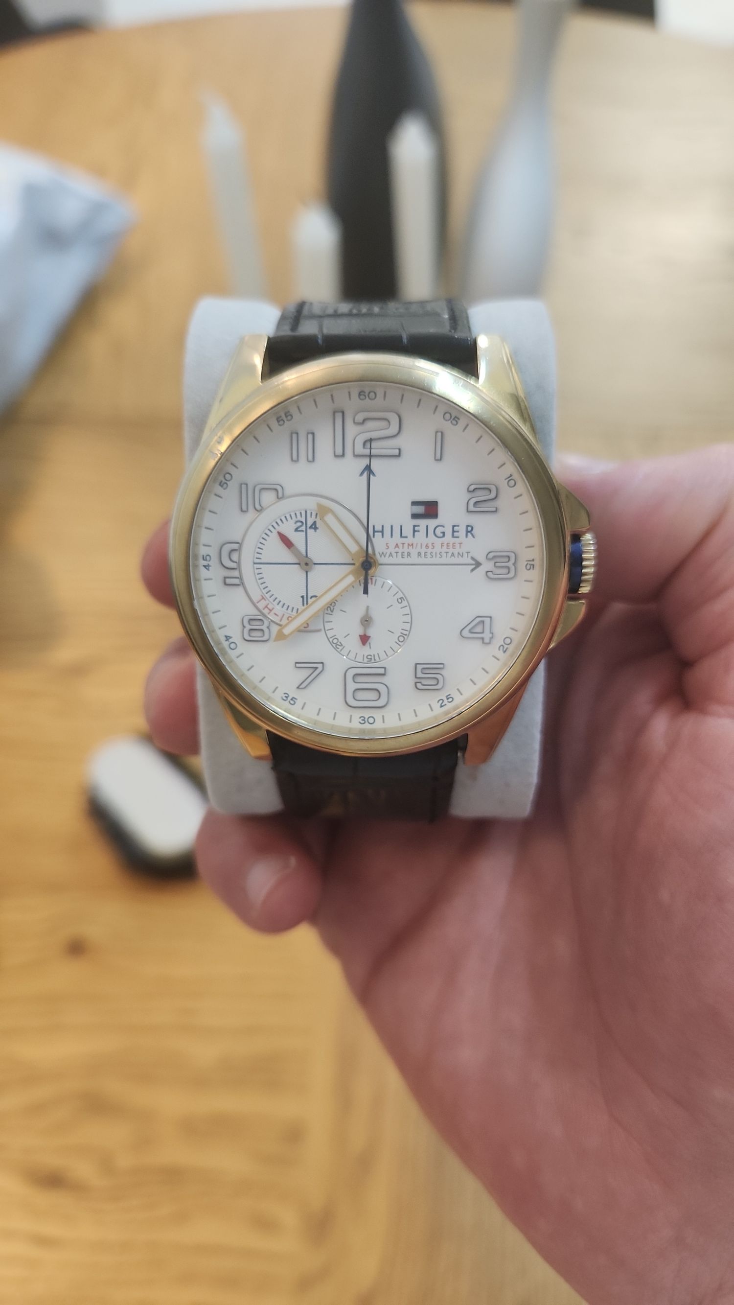 jewelry — שעון tommy