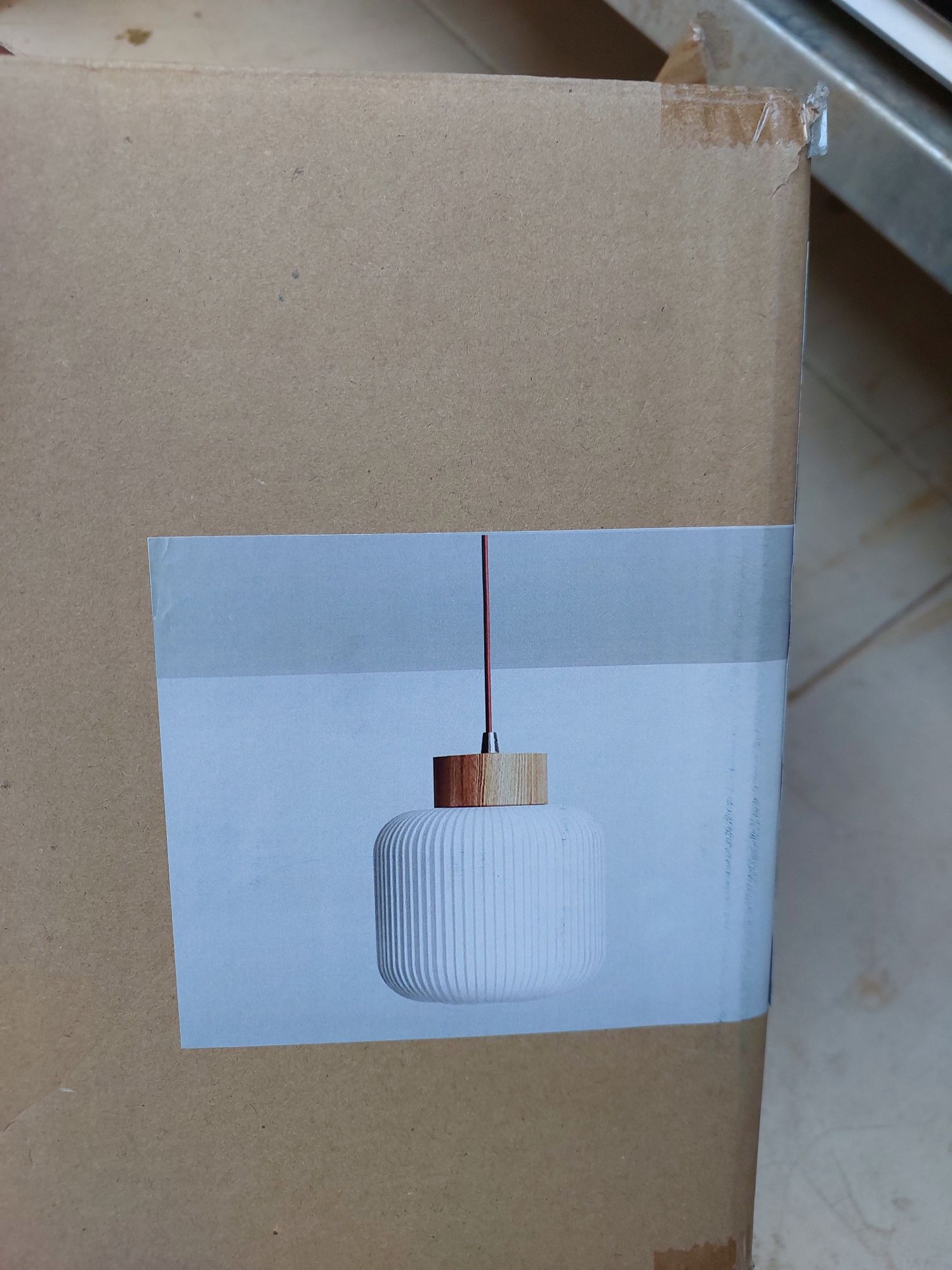 גוף תאורה +נורה גוף תלוי נדיר וקלאסי לא היה בשימוש חדש בקרטון שילמתי 370 מוכר ב250 שח בלב…