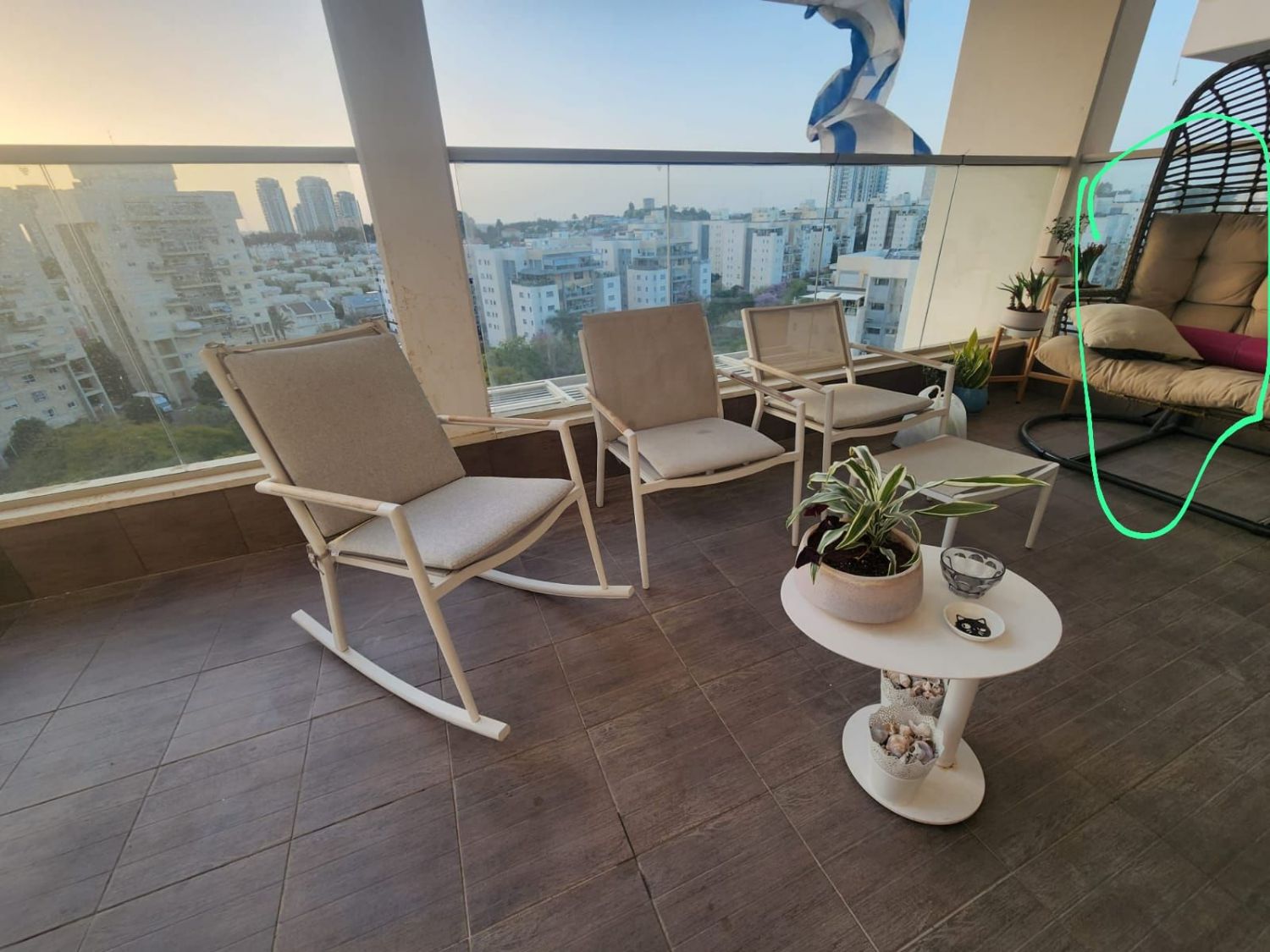 כסא נדנדה מבית כסא נדנדה מציע חוויית ישיבה ייחודית ומרגיעה