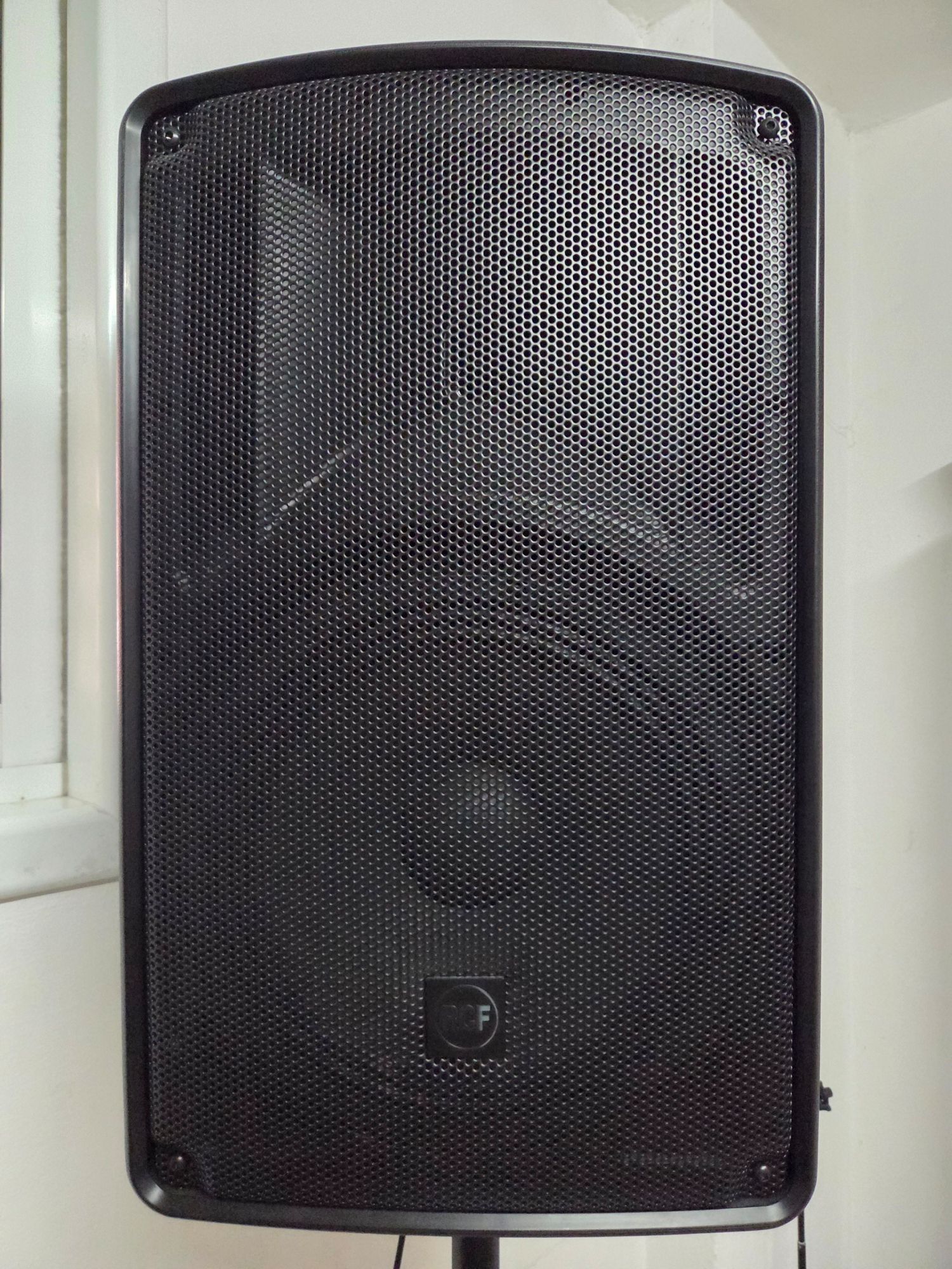 למכירה זוג רמקולים של חברת RCF דגם HD12-A במצב מצוין