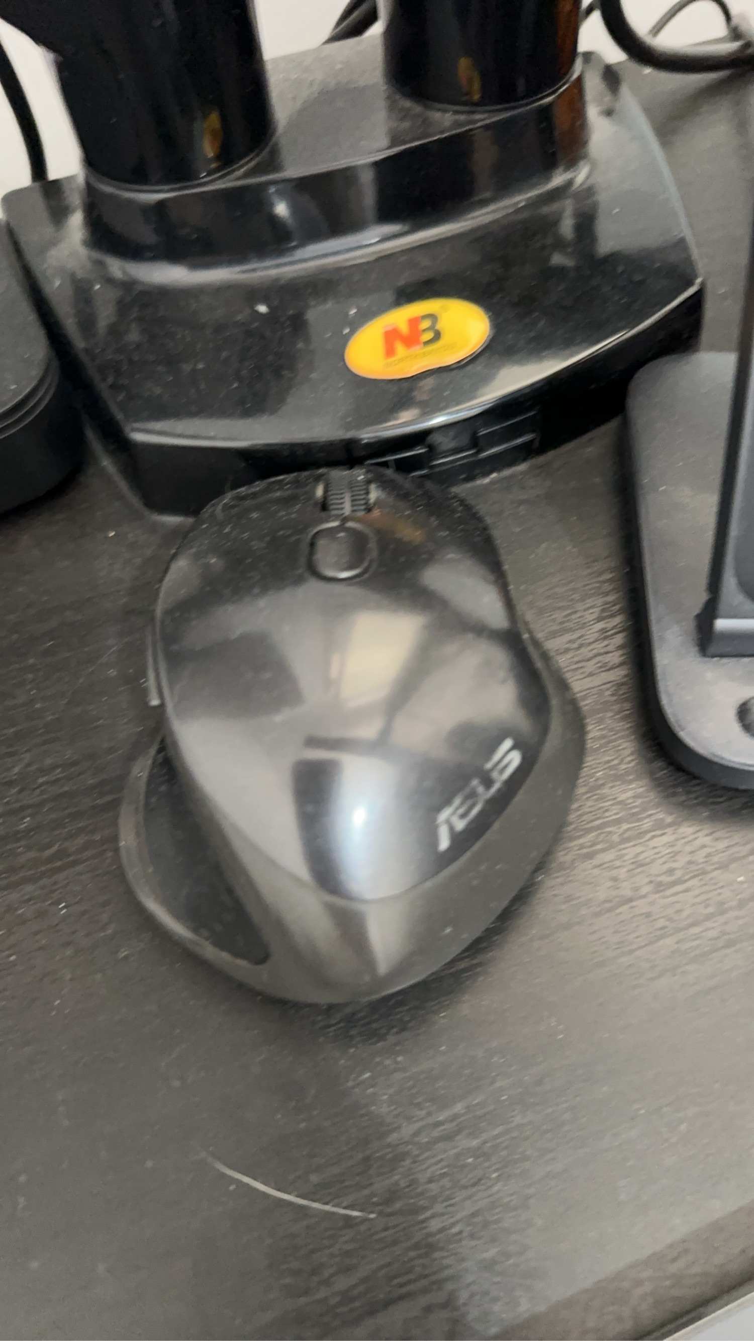 עכבר אלחוטי Asus MW203 Multi Device Silent מציע חוויית עבודה שקטה ונוחה, עם טכנולוגיית חי…