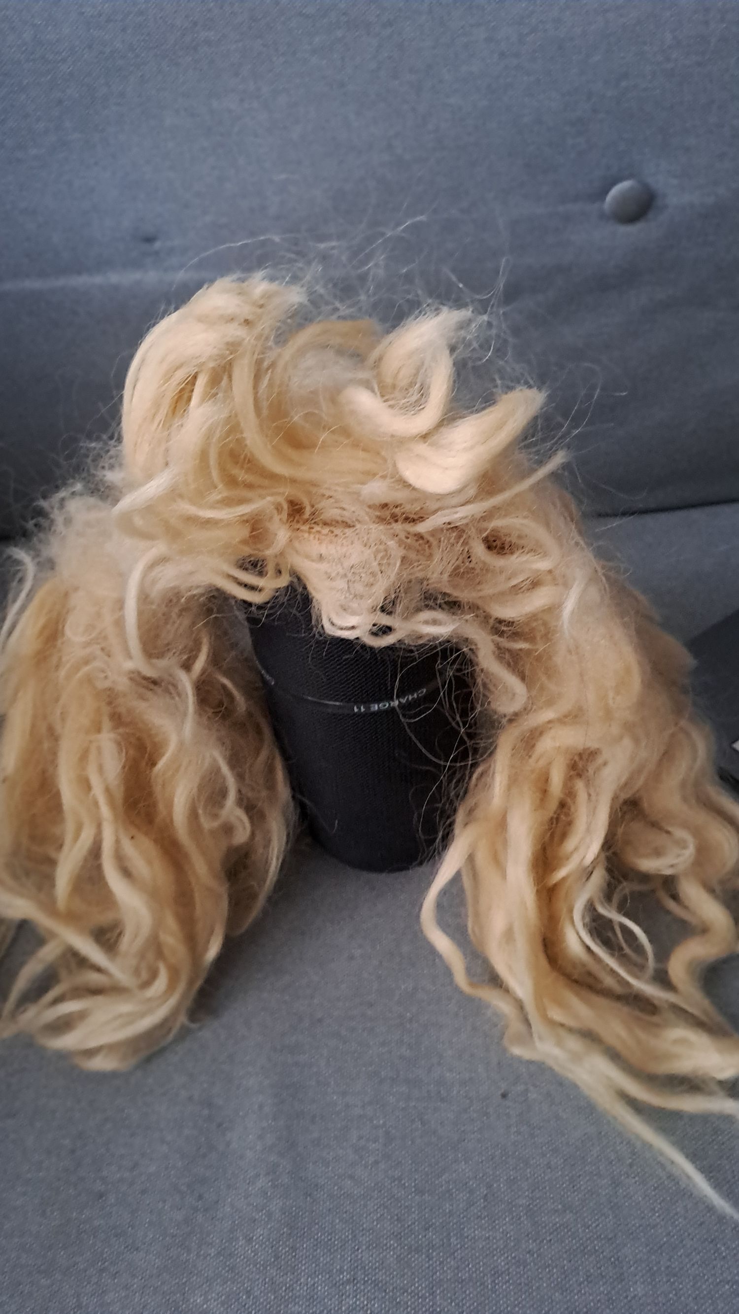 פאה בגוון בלונדיני, עם קוקיות לפורים