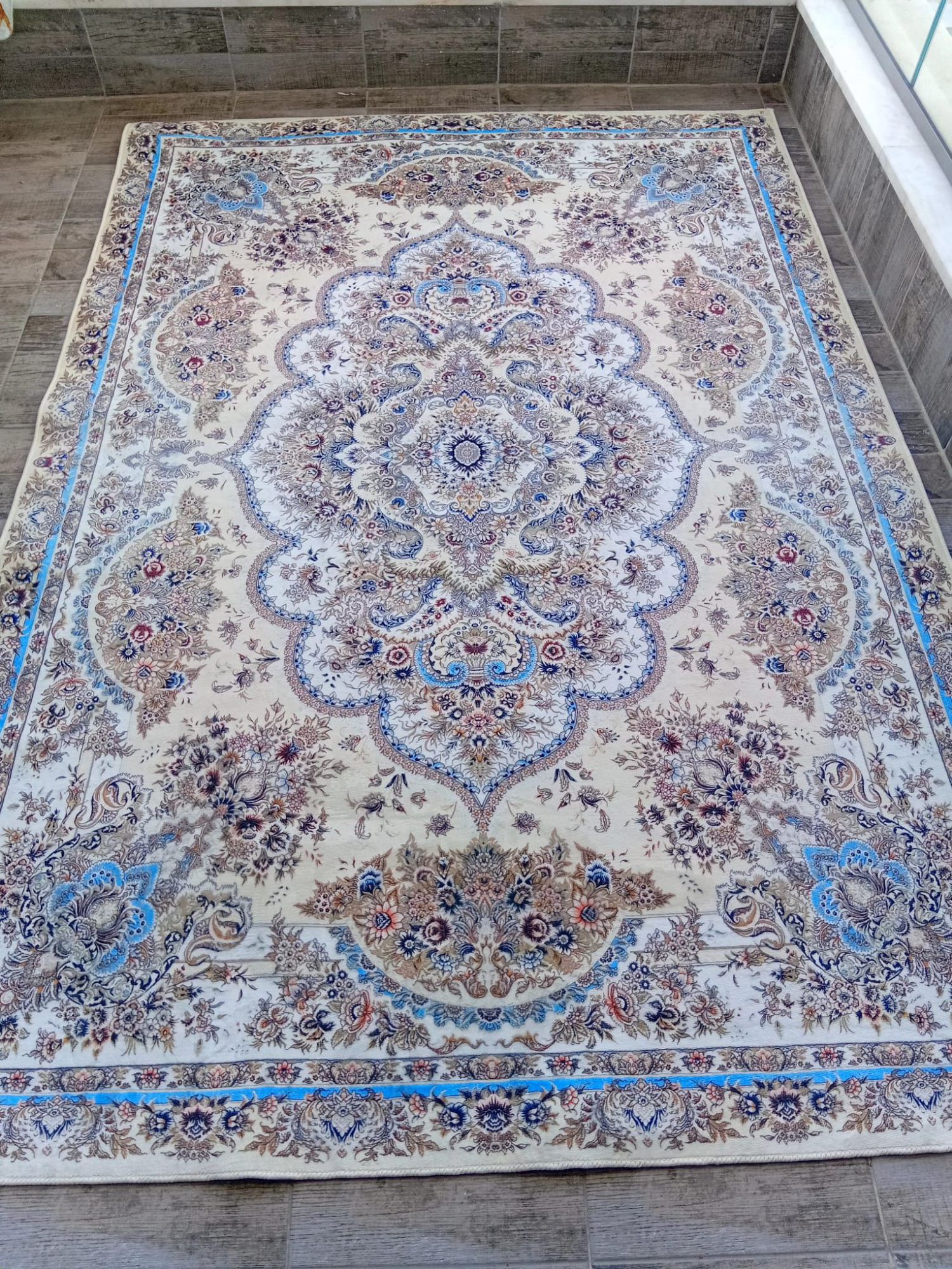 שטיחים חדשים באריזה בגודל 230×160