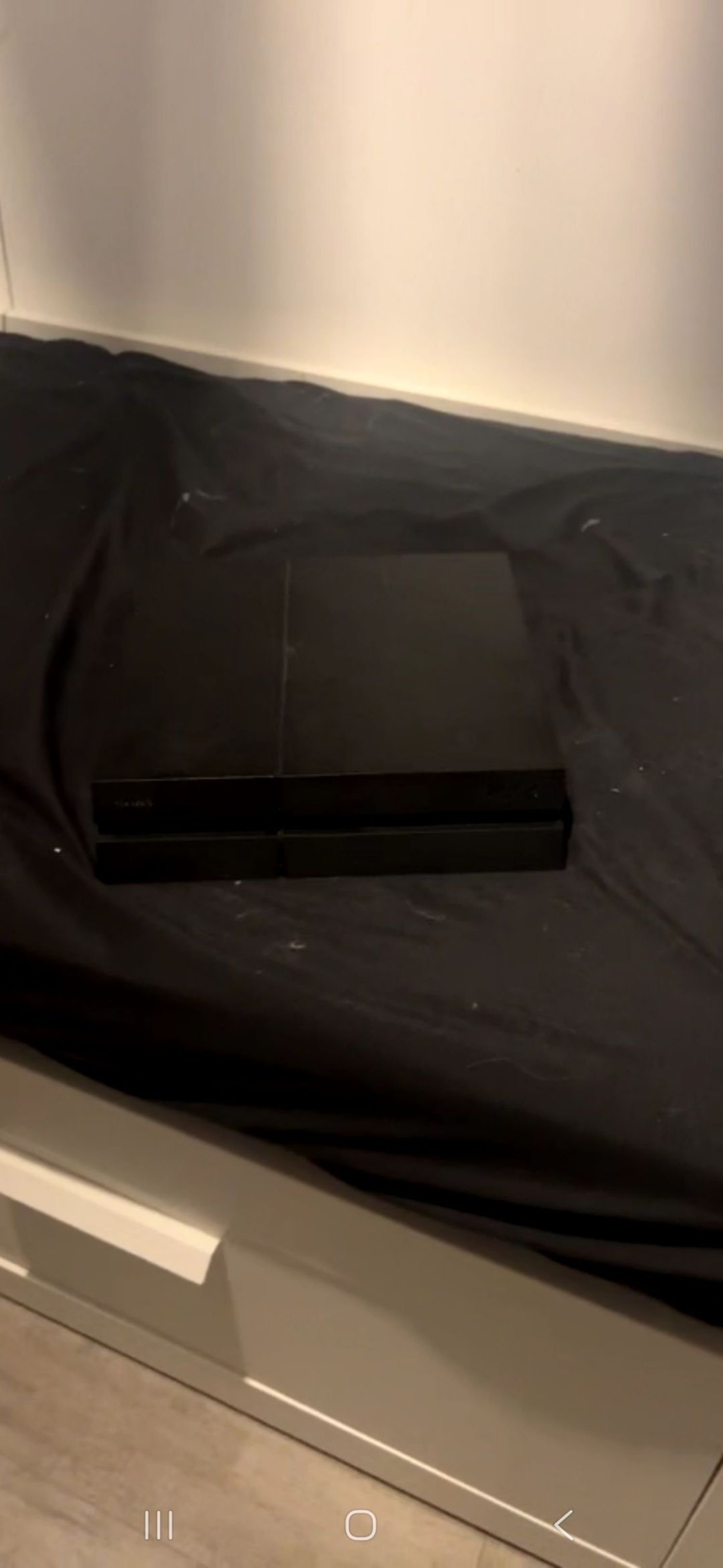 קונסולת המשחקים Sony PlayStation 4 Slim בנפח 500GB בצבע שחור מציעה חווית משחק בלתי נשכחת…