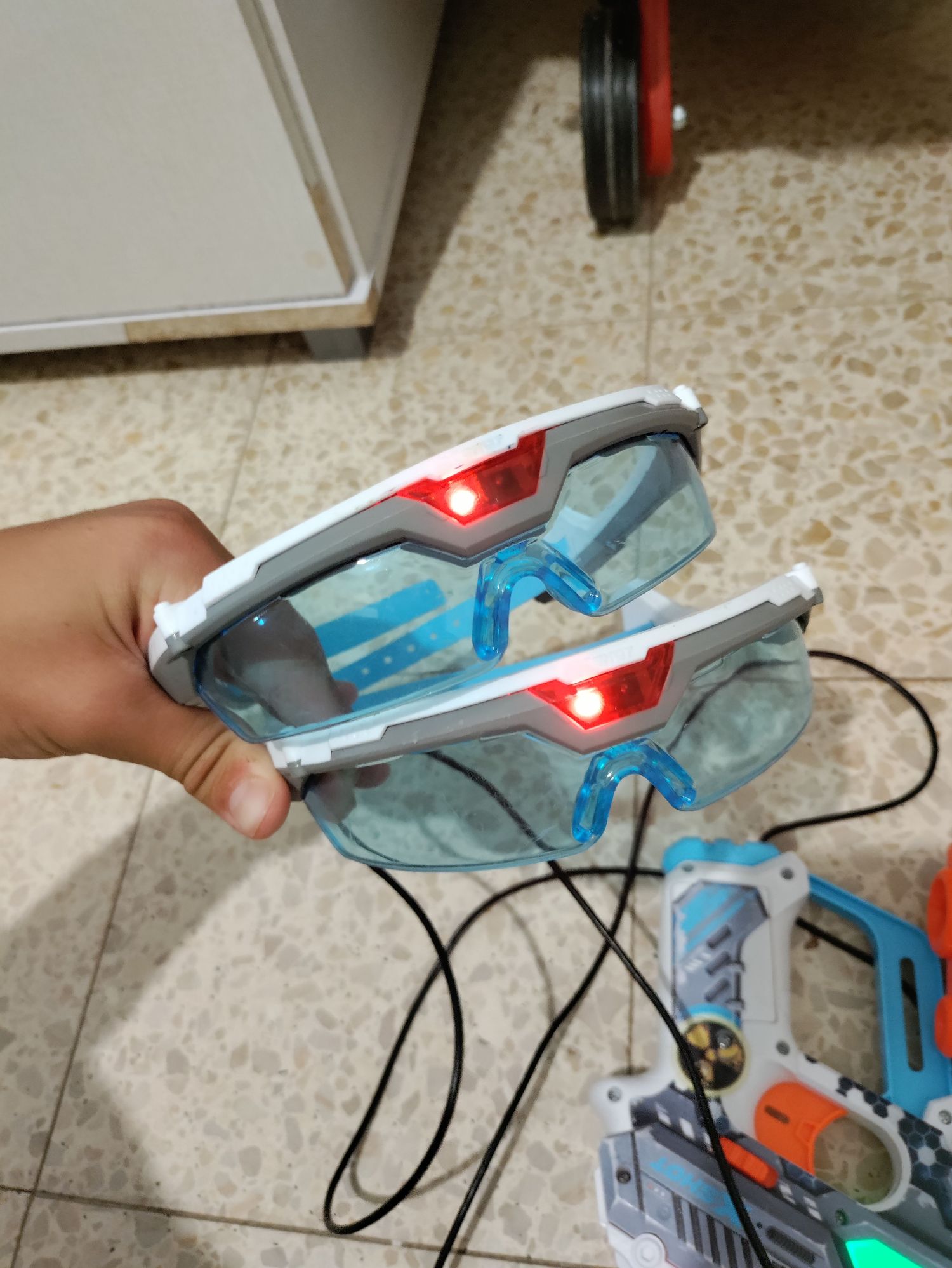 2 רובי לייזר טאג במצב מעולה מבית Xshot