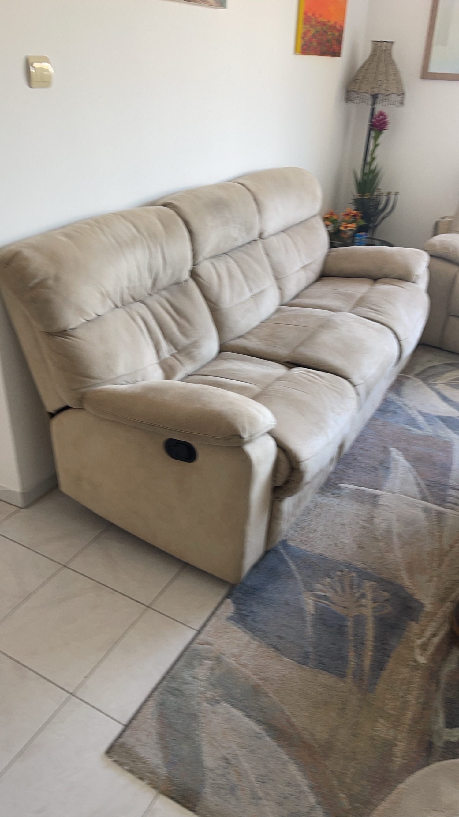 ספת גבהדול המתקפלת ידנית היא הפתרון המושלם לסלון מודרני, המשלבת נוחות, עיצוב אלגנטי ופונק…