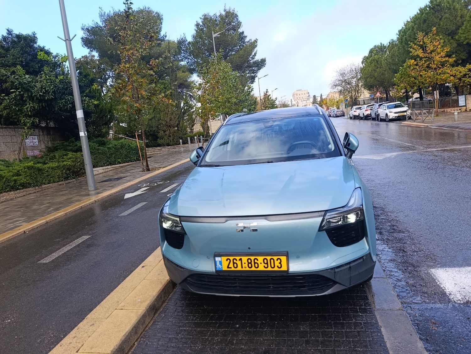 איוויז u5 עם 29,000 קילומטרים , ללא תאונות , יש לחיצה בדלת משהו בקטנה אפשר לראות בתמונות…