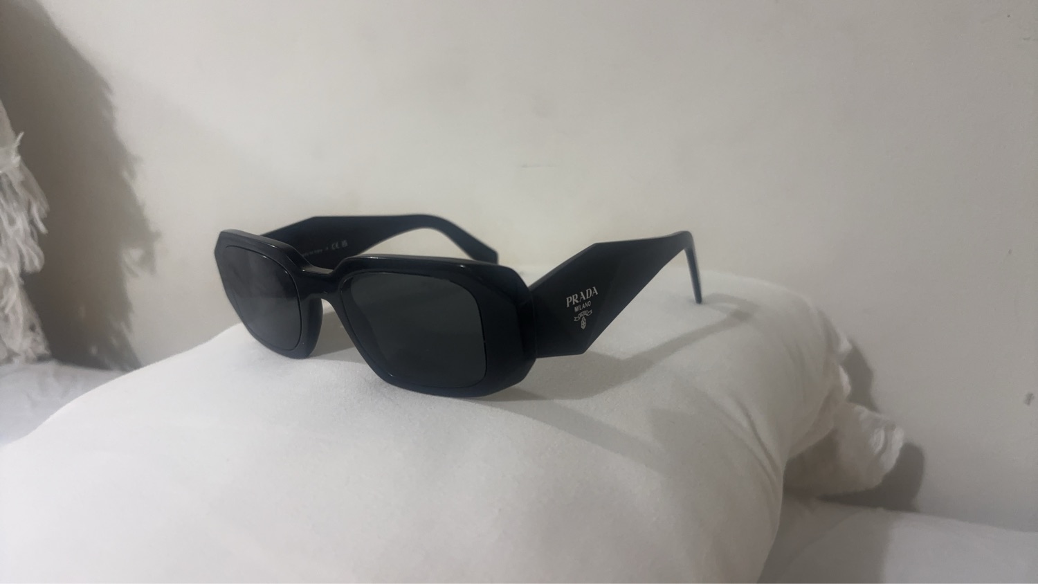 משקפי שמש Prada PRS 17WS 1AB5S0 49M - אירוקה מציעים שילוב מושלם של סגנון ואיכות