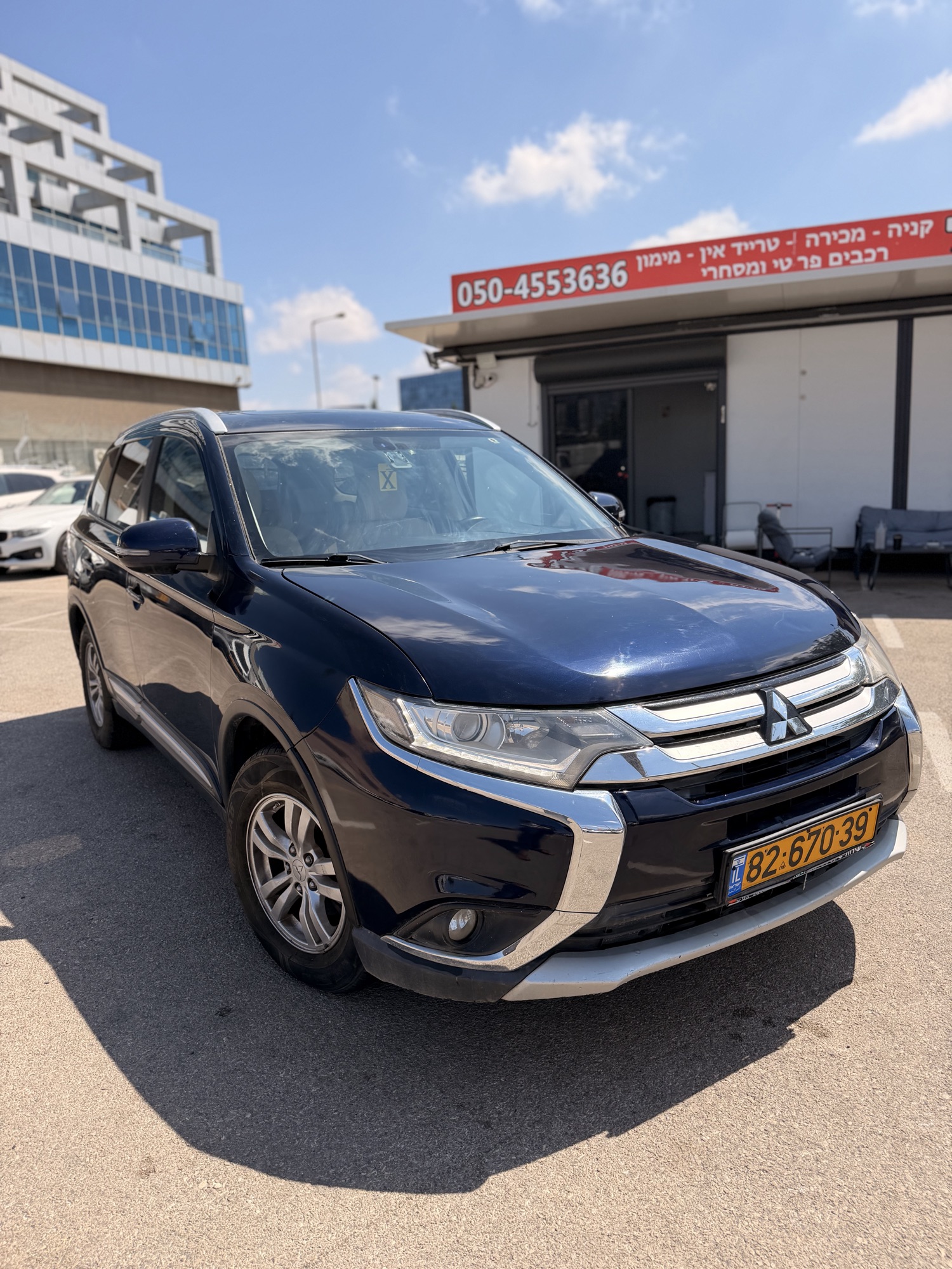 מיצובושי אווטלנדר 7 מקומות שנתון 2016 מנוע 2000 דגם מפואר , סנרוף ,