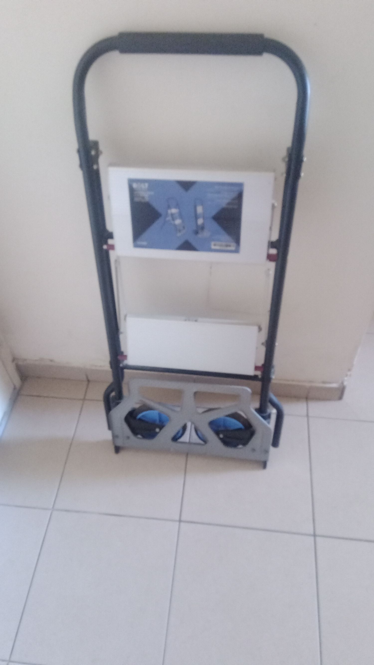 דרגלה 2 שלבים של שופרסל מציעה פתרון מושלם לגישה נוחה ובטוחה לגבהים שונים