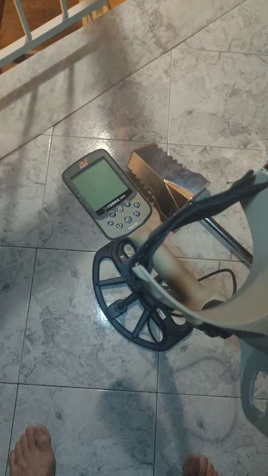 גלאי מתכות מתקדם תוצרת minelab האוסטרלית , דגם xterra ellite עם טכנולוגיית multi q רב תדרי