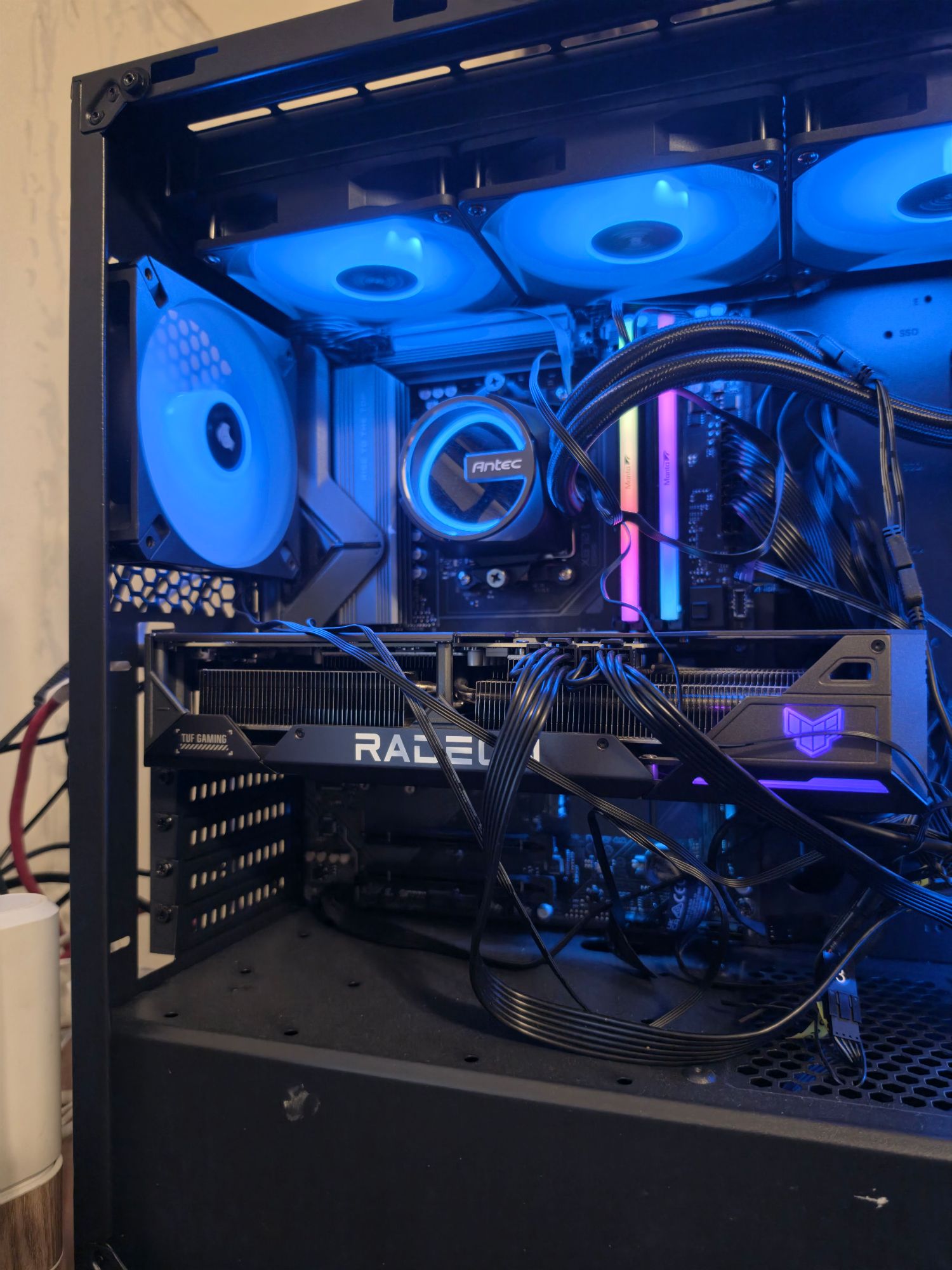 כרטיס מסך ASUS TUF Gaming Radeon™ RX 7600 XT OC Edition 16GB GDDR6